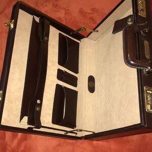 Vtg,Hard Shell Genuine Leather Top Grain Suede Lined Briefcase Made In Romania